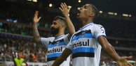 Pedro Rocha e Everton decidem, Grêmio faz 3 a 1 e fica perto do penta da Copa do Brasil